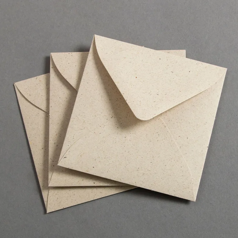 Graspapier Briefumschläge 100 x 100 mm nassklebend